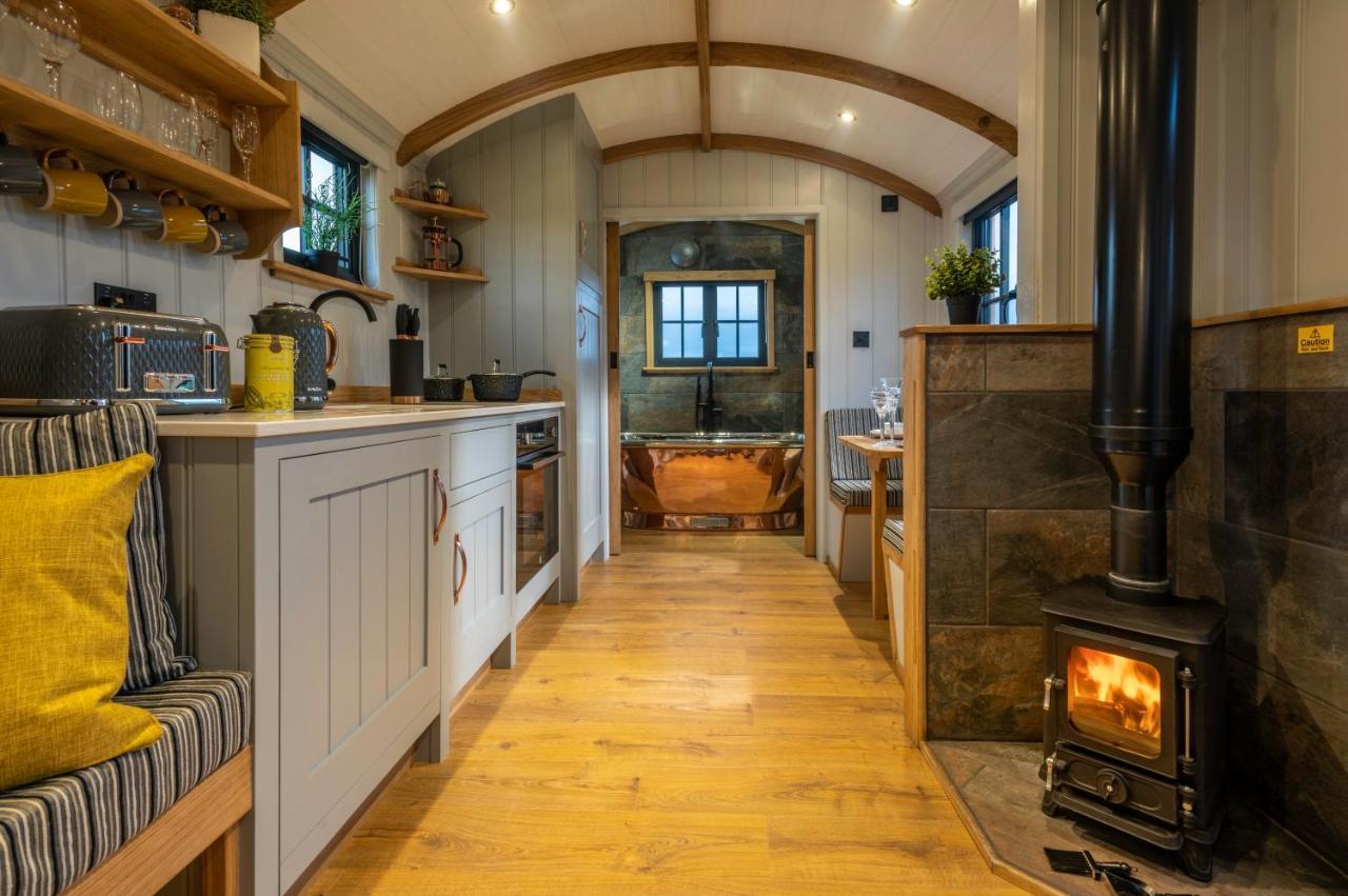 Monkwood Shepherds Hut - Ockeridge Rural Retreats Worcester Exterior foto