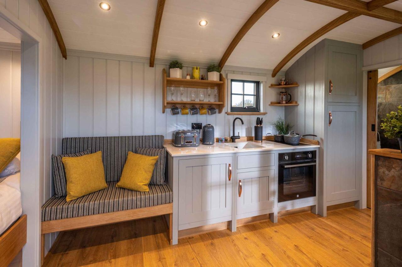 Monkwood Shepherds Hut - Ockeridge Rural Retreats Worcester Exterior foto