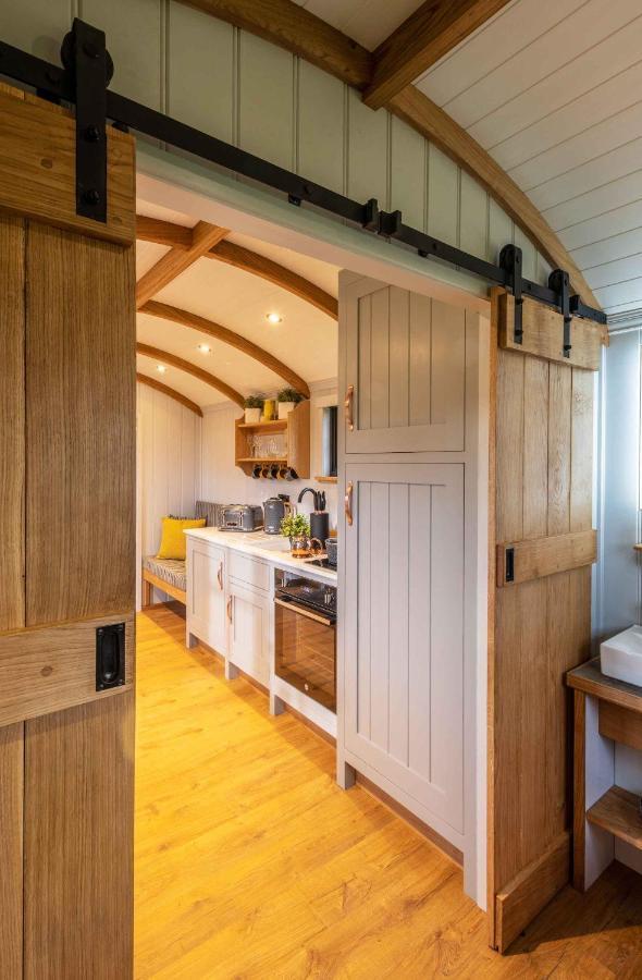 Monkwood Shepherds Hut - Ockeridge Rural Retreats Worcester Exterior foto