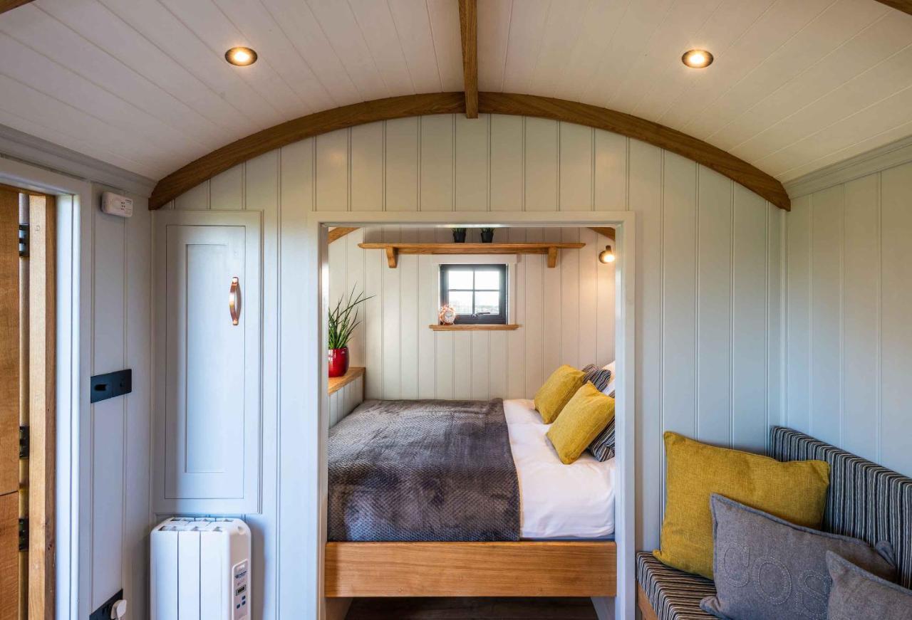 Monkwood Shepherds Hut - Ockeridge Rural Retreats Worcester Exterior foto